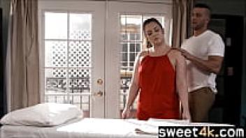 The chubby woman that the massage therapist loves