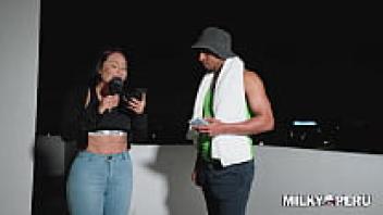 The black BBC on WhatsApp makes a big-assed Peruvian woman fall in love with her ass for the first time.