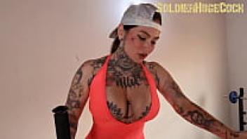 When the new girl at the gym sees my erection, she sucks me to assist me even though she asked for my help.