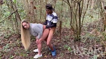 Inside the park's forest, this naughty Milf requested to have her ass loved in order to satisfy her obsession (FULL VIDEO).