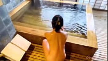 A woman travelling alone Minakami Natural Hot Spring [Nachi Journey] in Gunma Prefecture