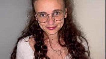 I loved her at home after she finished putting on her spectacles, and she sucked on me in the doorway.