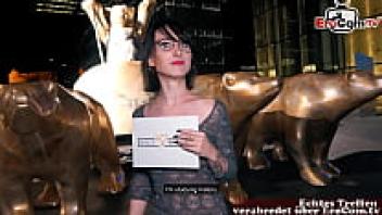 For love, an 18-year-old German student wearing spectacles is picked up online.