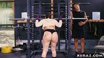 Mandy Muse Anal, a big ass gym hottie, loved doing squats.