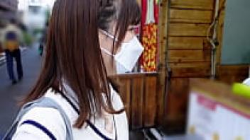 It's interesting how the pubic hair protrudes. Natural pussy JK, untreated. Mochisube's gorgeous skin is stunning! Korean-loving Imadoki girls go on dates with students. Just about to give up on the piston that descends to Zun's depths