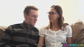 Seduction of a nerdy glasses-wearing lady into pussylove