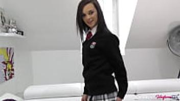 In a sexy casting, Léa Guerlin's hairy pussy is adored!