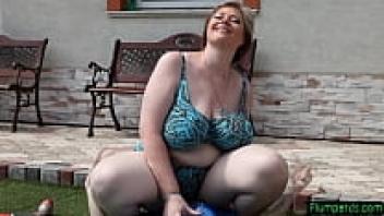 Hugetits A young man facesitting a chubby milf