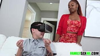 While playing VR games, Ebony adolescent adores BF and his stepbrother.