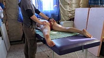 Tattooed redhead girlWhen Sasha Grein arrived for a massage, he completely undressed her and played with her hairy pussy. Voyeur's 4K camera