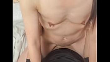 For impregnation intercourse, a mature Japanese woman's pussy turns into a public restroom. [Video of amateur creampie sex] Mai is a homemaker in her 40s who adores creampies.