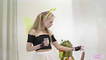 In Trailer #02, Bonnie Dolce, cosplay girls are bound in bondage ropes and adored.