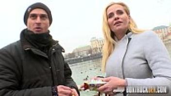 A full-body massage for the attractive Lili Peterson