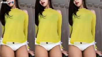 Oh my god, Korean chicks dance.