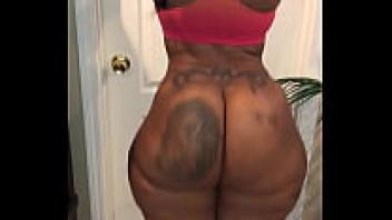 Big booty, ebony black milf twerking
