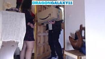 Blowjob to the delivery man by an amateur