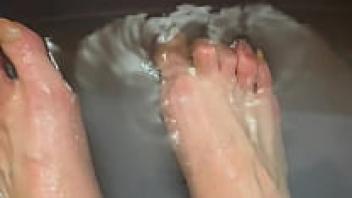 Close-up toes, feet, and nails in an all-natural long-toe fetish video