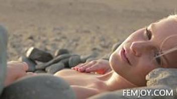 Nude Art C Cup Teen Marries Queen on the Beach