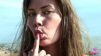 Juliette's Raw Beach Masturbation - Hardcore Fingering Orgasm!